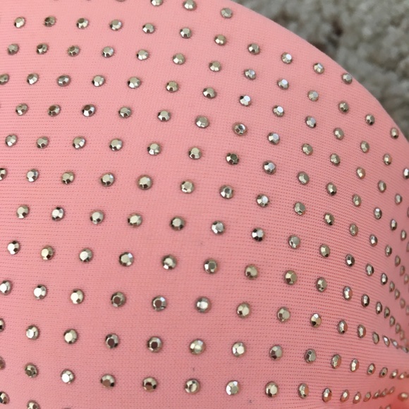 Bikini - Picture 3 of 3